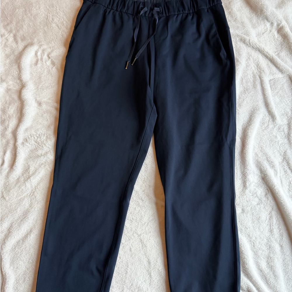 Women’s Navy Lululemon pull-on Pants